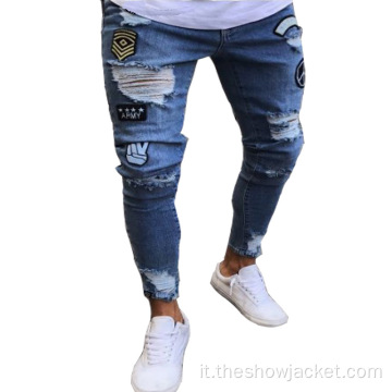 Fabbrica all&#39;ingrosso di jeans strappati ricamati su misura da uomo